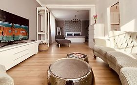 CASA REHSE I Stilvolles Apartment I 24h-Self-Check-in I kostenlos Parken&WLAN I 55-Zoll-Smart&Kabel-TV I ÖPNV